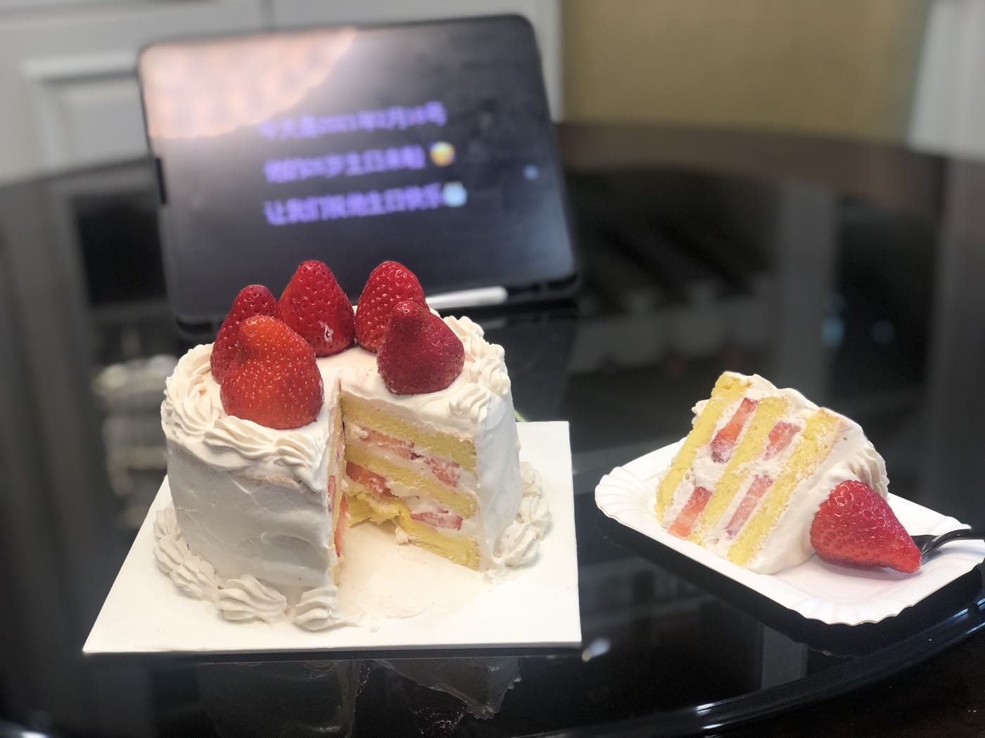 草莓生日蛋糕